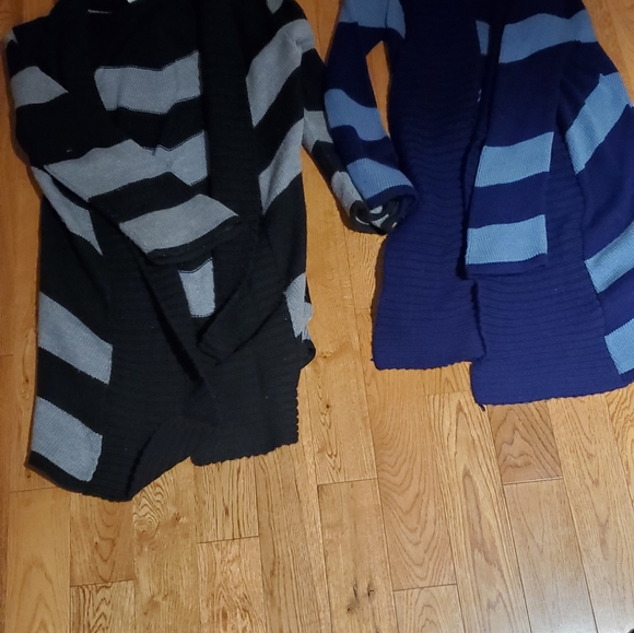 2 Cardis - Picture 3 of 3